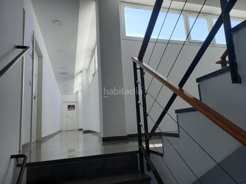 Foto edecbfec-d21b-4857-a108-641b1ffafe90. Oficina amb aparcament a Gelves