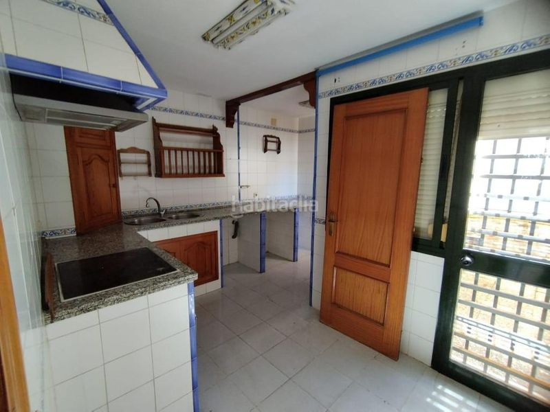 Foto 0cd4c764-01c4-455a-a417-f1a435d81f01. Casa adossada a colores - entreparques Sevilla