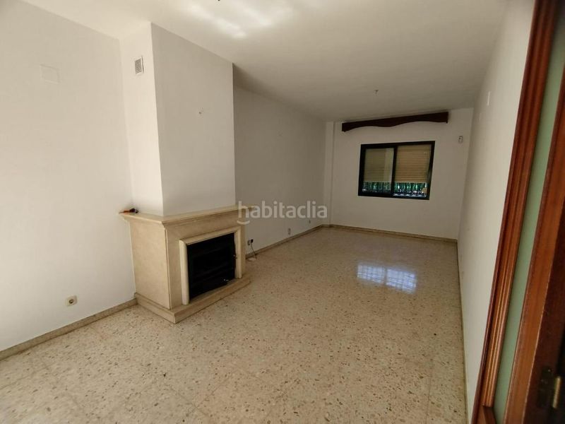 Foto a1841417-ff52-44bd-ae51-9b8c54cf3b96. Casa adossada a colores - entreparques Sevilla