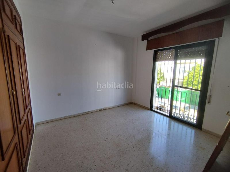 Foto f8b339a2-326e-4695-9d02-6f8c1681ffe0. Casa adossada a colores - entreparques Sevilla