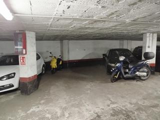 Parking coche en La Trinidad. Parking en calle la regente