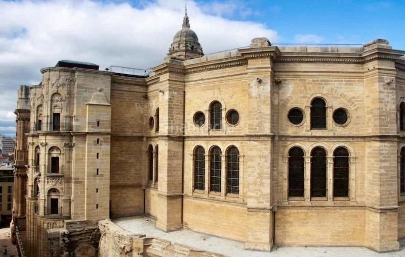 Foto ecfb02bf-e67d-4bf7-82bc-0da9aaf6e6a0. Alquiler piso totalmente reformado frente a la catedral en Málaga