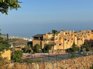 Apartament a La Cala del Moral. Planta baja reformada con vistas al mar y  jardín en urbanizació