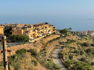 Appartement à La Cala del Moral. Planta baja reformada con vistas al mar y  jardín en urbanizació
