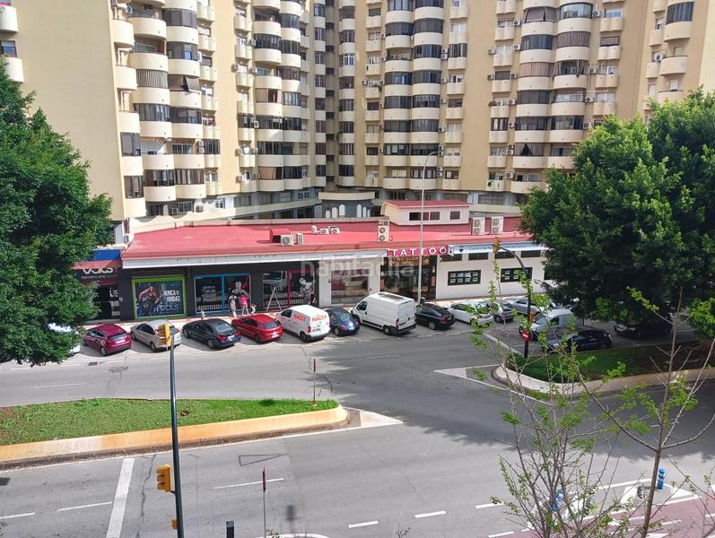 Foto bc437063-867e-4ee1-a328-21036a8933e7. Piso  amplio con piscina y parking, zona avenida andalucía en Málaga