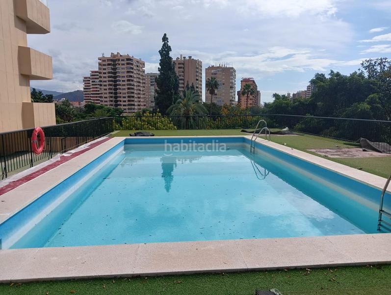 Foto d19da526-ef8b-442f-b3aa-be4a84affc51. Piso  amplio con piscina y parking, zona avenida andalucía en Málaga