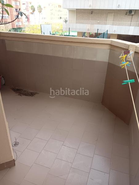 Foto f302d7c8-de5a-48f3-a6a4-f0360299fabb. Piso  amplio con piscina y parking, zona avenida andalucía en Málaga