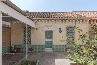 Casa en Barrio de Ciudad Jardín. Encanto clásico  casa de planta baja con sótano, patio y terraza