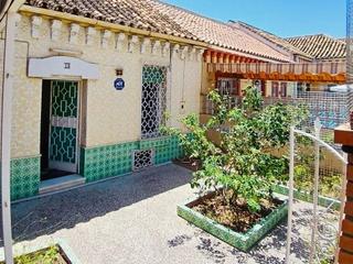 Casa a Barrio de Ciudad Jardín. Encanto clásico  casa de planta baja con sótano, patio y terraza