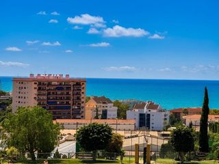 Pis a La Merced. Con vistas al mar.