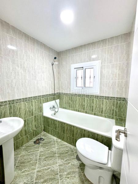 Foto 7e06b07b-46bf-4054-b0ac-7b4c1b1faeb1. Casa ciudad jardin, casa reformada 1 dormitorio en Málaga