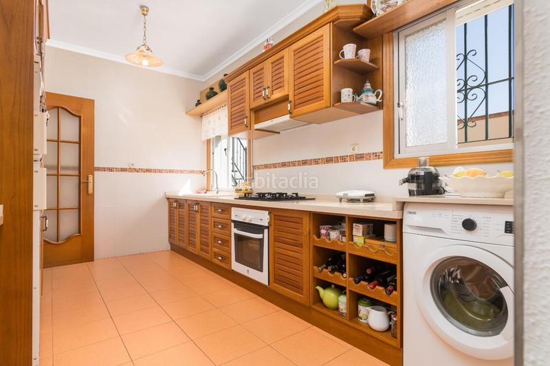 Foto 1d30e129-4451-47c5-8342-a76f4661a3d2. Casa adosada preciosa casa en venta junto a teatinos!!!!! en Málaga