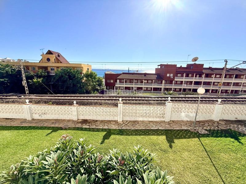 Foto 66fa98bb-f7e2-4641-984c-0fe078c6d9f2. Pis amb piscina a Loma de los Riscos Torremolinos