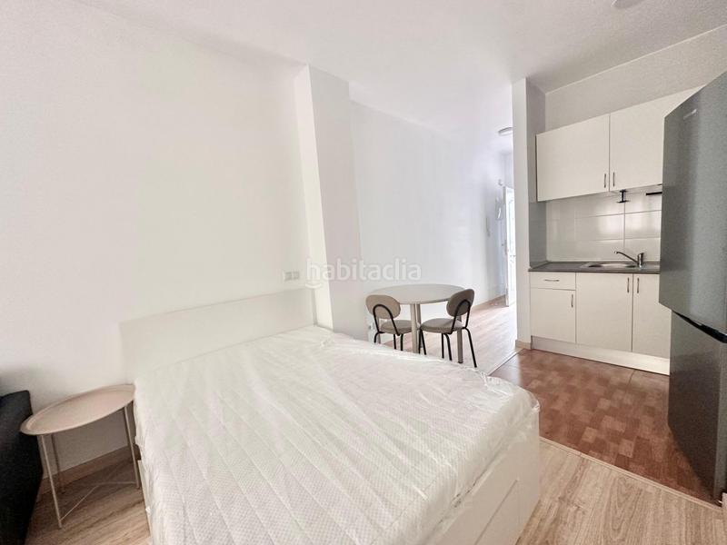 Foto b4929475-c296-4f5b-8ffa-f5dd965f3dee. Lloguer estudi amb aparcament a Parque Victoria Eugenia Málaga