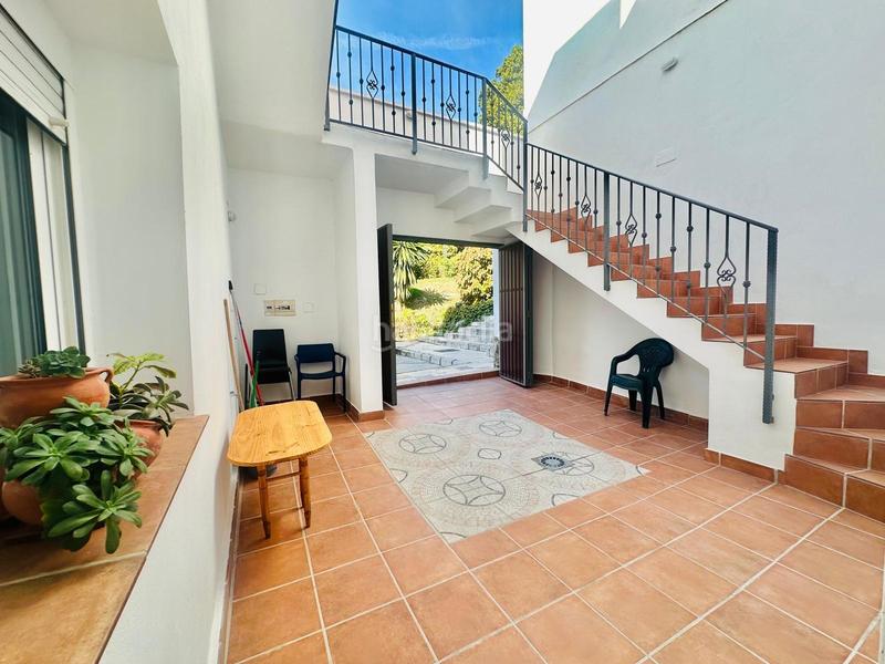 Foto 0e9473ab-1be6-4e2b-87cd-359762a0294b. Casa  con gran potencial, varias plantas, patiogaraje y espectacular solárium en Málaga