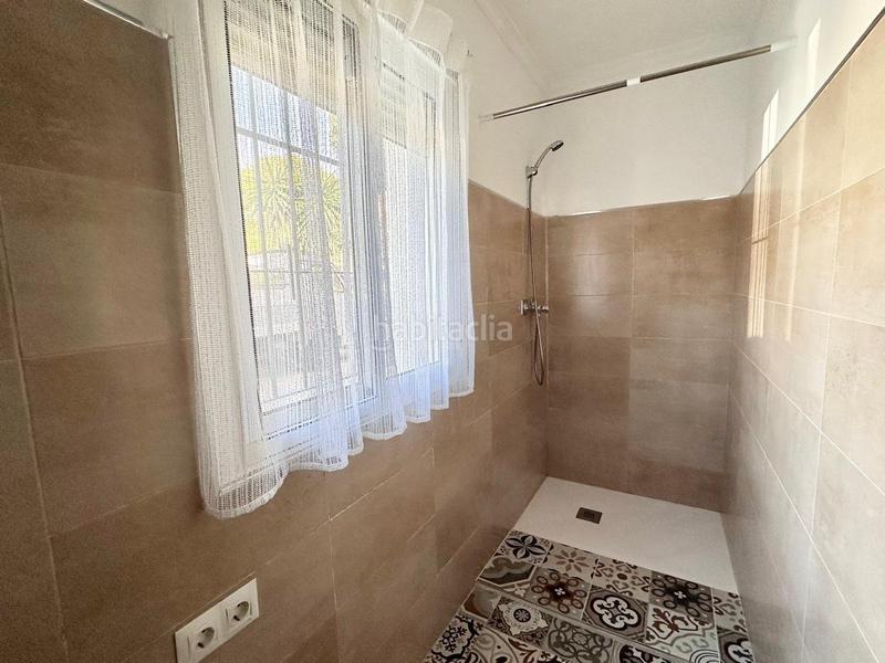 Foto 2781fe3a-d9fe-4b91-8c04-0a5cd6205a63. Casa  con gran potencial, varias plantas, patiogaraje y espectacular solárium en Málaga