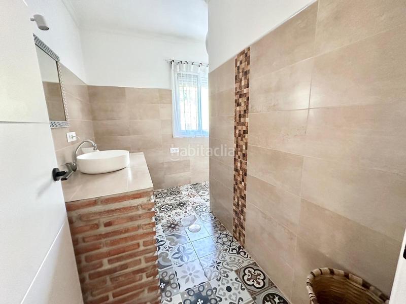 Foto bb4a47bc-1325-49d0-89bc-4753f7ac4e43. Casa  con gran potencial, varias plantas, patiogaraje y espectacular solárium en Málaga