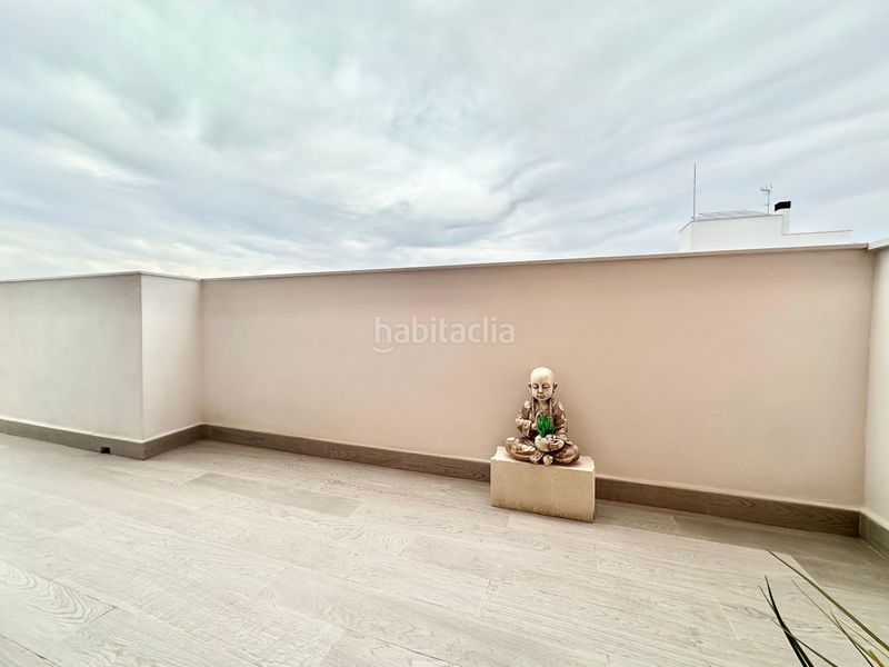Foto 3d816392-4639-411f-903a-a94b8088c3a4. Àtic amb piscina a Parque Victoria Eugenia Málaga