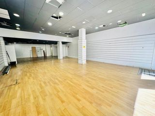 Lloguer Local Comercial  Calle miguel moya. Local en calle comercial zona el palo!!