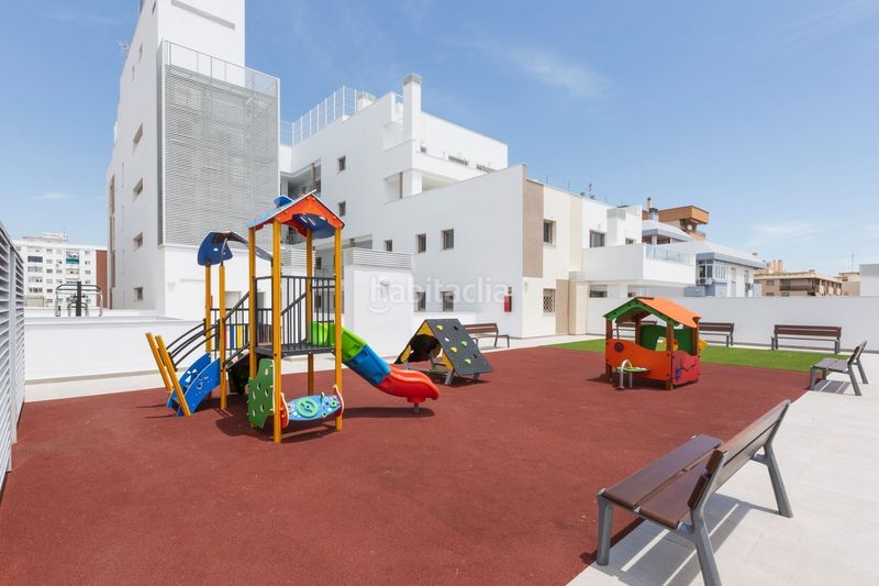 Foto ec843fd4-bfb8-4067-ba13-23bae1d00230. Piso en Carranque - Haza Cuevas Málaga