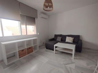 Alquiler Piso en El Ejido. Apartamento de 1 dormitorio en zona el ejido