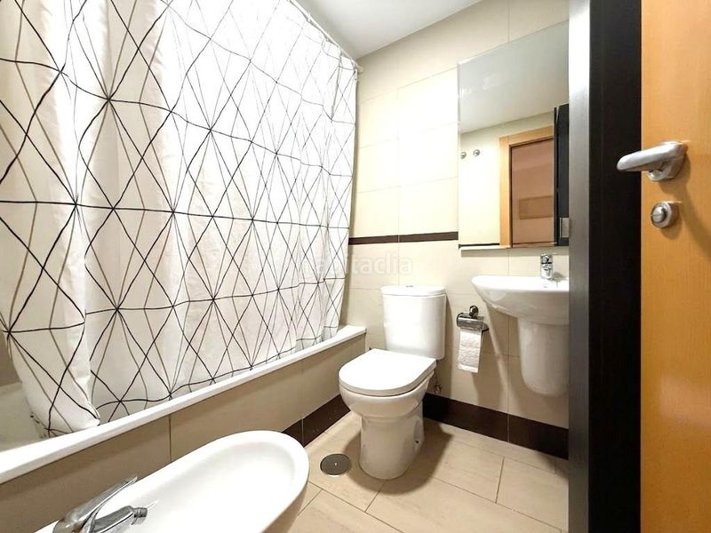 Foto 266740c3-6f6f-4398-acb7-38417b369175. Pis amb aparcament a La Trinidad Málaga