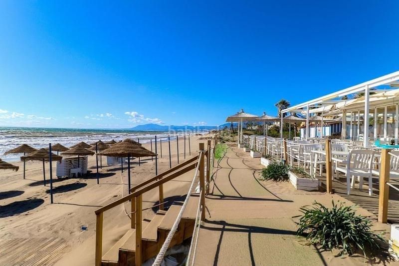 Foto 986b3fa5-175b-4354-bef1-01d939f0b599. Apartament amb aparcament piscina a Romana Playa Marbella