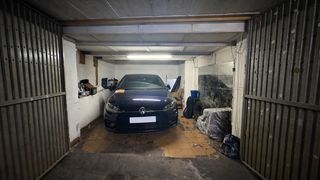 Autoparkplatz in La Princesa. Garaje con almacenamiento !