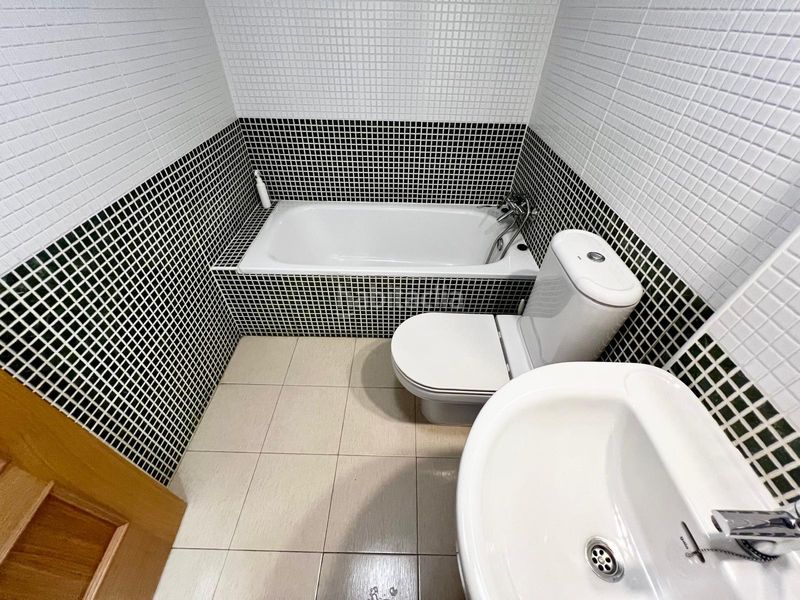 Foto 07f91fa9-bd31-4ba6-b14d-93096b66a022. Piso en El Consul - Ciudad Universitaria - El Romeral Málaga