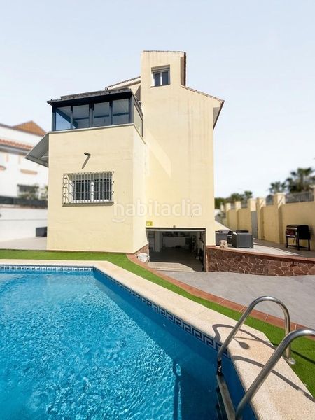 Foto 80f9b4a9-bd42-44fd-848f-c7211f82add4. Xalet amb calefacció aparcament piscina a Los Álamos Torremolinos