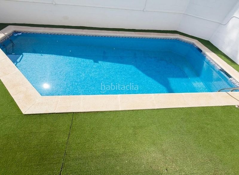 Foto b2e0d1c2-b85f-4b23-9762-3c1bd95c4c77. Xalet amb calefacció aparcament piscina a Los Álamos Torremolinos