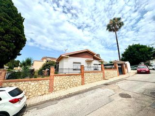 Chalet  Calle aragon. Villa independiente en miraflores del palo
