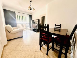 Piso en Los Castillejos - La Trinidad. Piso orientación sur con terraza junto a martinez maldonado
