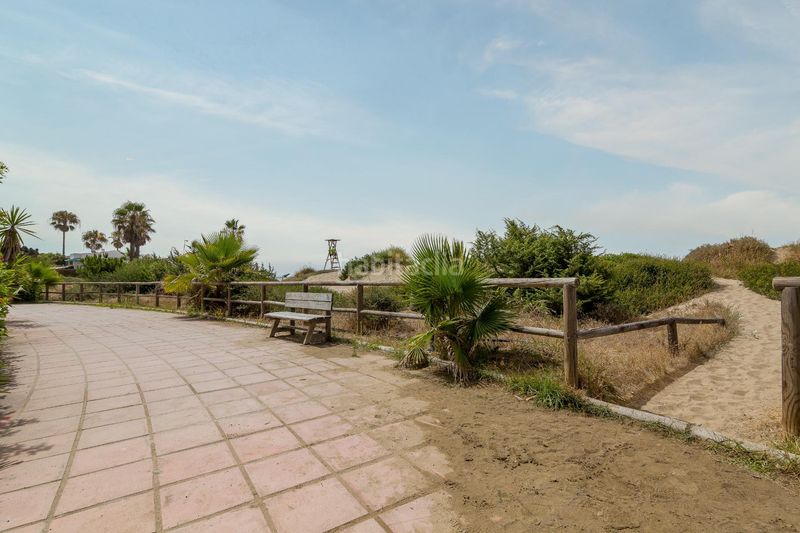 Foto 25c9a3f2-ba79-47d0-b80d-e39b82beec36. Lloguer pis amb calefacció aparcament piscina a Romana Playa Marbella
