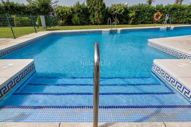 Foto e8d88257-9985-41eb-a3af-d89f3b577ff1. Lloguer pis amb calefacció aparcament piscina a Romana Playa Marbella