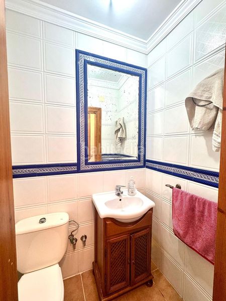 Foto 1dbc6853-78e4-4fa1-a6f8-1e2461f8cc36. Casa  centrica con dos plantas terraza y patio en Málaga