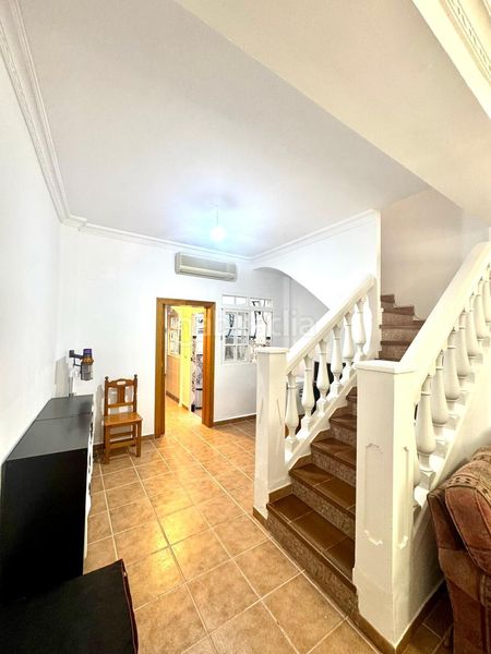 Foto bea30c76-0192-46d1-8118-d59926e925f9. Casa  centrica con dos plantas terraza y patio en Málaga