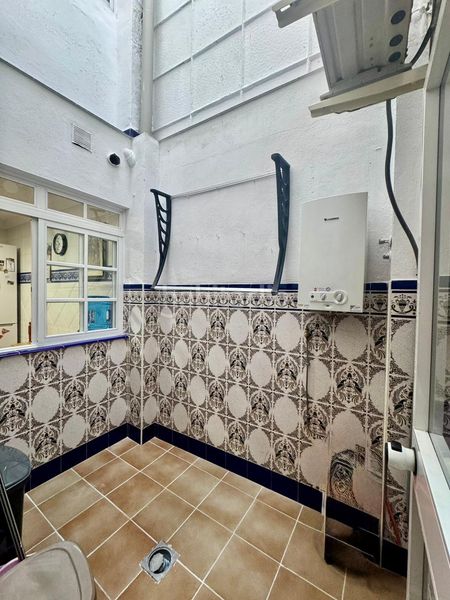Foto d34f7ede-05f8-414e-8a3c-c59c92bb23e1. Casa  centrica con dos plantas terraza y patio en Málaga