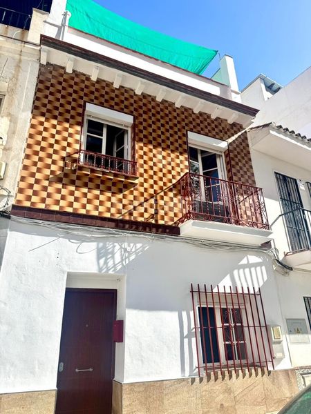 Foto d80d3b89-37eb-4336-b00e-742c88530cb7. Casa  centrica con dos plantas terraza y patio en Málaga