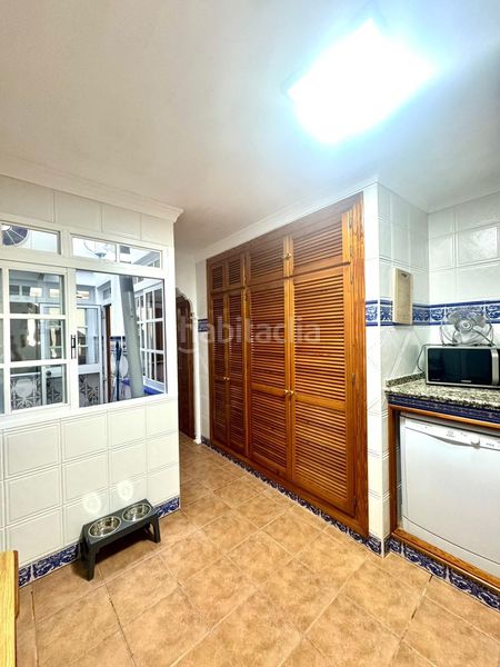 Foto e867753a-0038-40d2-ae52-5566b9df0326. Casa  centrica con dos plantas terraza y patio en Málaga