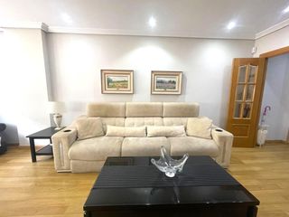 Etagenwohnung in Parque Ayala - Jardín de la Abadía - Huelín. Gran piso en venta en recinto cerrado con terraza y garaje a 2 m