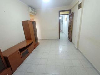 Etagenwohnung  Calle moreno nieto. Piso de 3 dormitorios con terraza y edificio con ascensor zona s