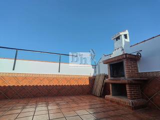 Duplex à Carril de segovia 23. Fantástico duplex con gran terraza y barbacoa!!!