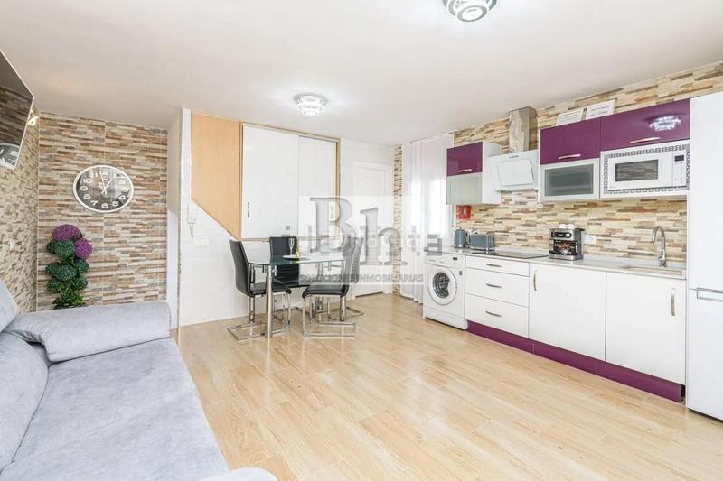 Foto e95de9a1-2e4c-4e57-a62d-f96444dcc0b8. Ático blanhogar vende espectacular ático dúplex en la zona de huelin. en Málaga