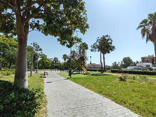 Casa a Calle emilio benavent 3. Blanhogar vende en exclusiva magnífica casa con gran terraza y p