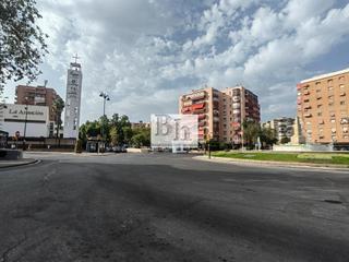 Piso  Calle alfambra. Blanhogar vende  piso con garaje en cruz de humilladero!!!.