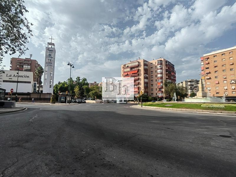 Foto f1655710-cf8b-4ab0-b230-455687467ef2. Piso blanhogar vende piso con garaje en cruz de humilladero!!!. en Málaga