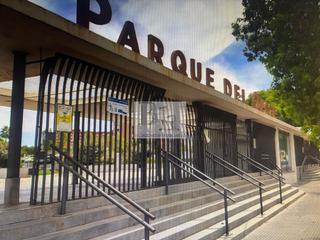 Geschäftsraum in Los Guindos - Parque Mediterráneo - Santa Paula. Se vende estupendo local en zona parque del oeste