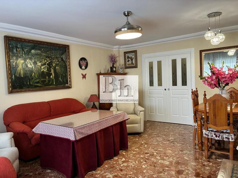 Foto ac16256f-bbb9-4ac3-9438-d598217c2ce0. Piso oportunidad avenida san sebastian!! originariamente 4 dormitorios, actualmente 3 dormitorios, 2 baños, ascensor, orientacion este en Málaga