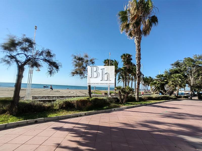 Foto 2289a0b2-c0aa-434a-ac88-6f69a70ca3da. Local comercial en avenida sor teresa prat 105 magnífico local en recinto con piscina!!! en Málaga